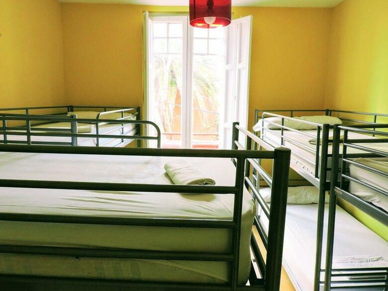 Hostal Feetup Garden House