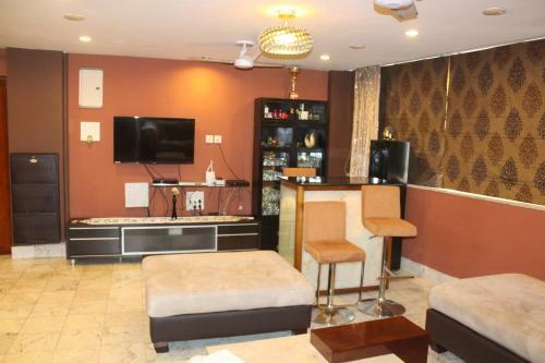 Service Apartment, Park Street, Calcutta