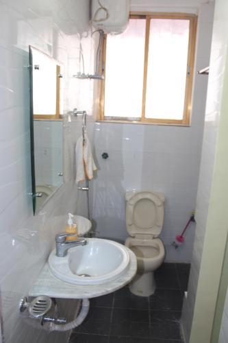 Service Apartment, Park Street, Calcutta