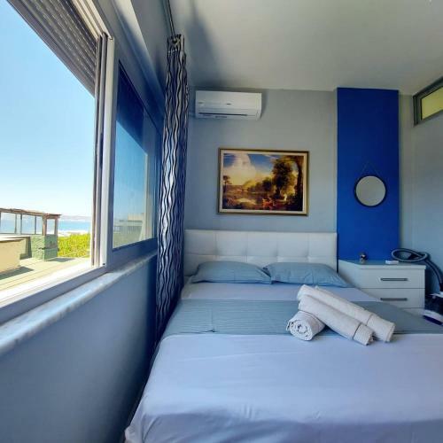 Sea & Sun Seaview Apartments { Fully Equipped }