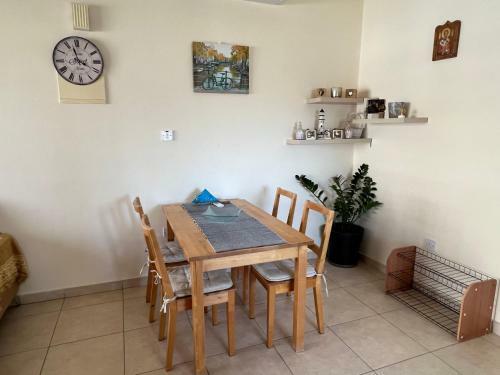 Spacious Beautiful 1 Bedroom Apartment With Pool !