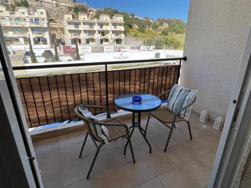 Spacious Beautiful 1 Bedroom Apartment With Pool !