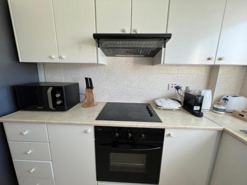 Spacious Beautiful 1 Bedroom Apartment With Pool !