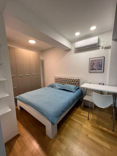 S&m Apartment