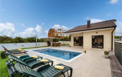 Nice Home In Bilice With 3 Bedrooms