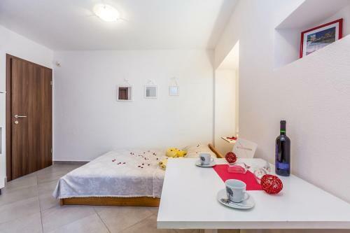 Studio Apartman U Ku?i S Bazenom