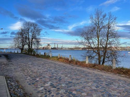 Beautiful 2 Bedroom Apartment 5 Min From Center
