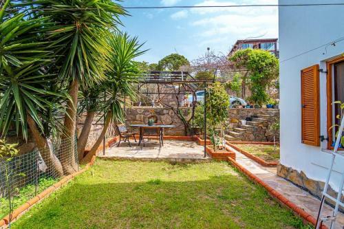 3 Br Villa With A Lovely Garden Gundog?an