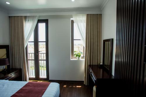 Holiday Hotel Halong Bay