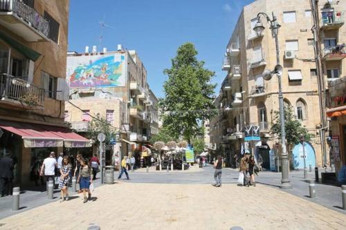 Apartamento Panoramic Balcony // Ben Yehuda // Street View 4