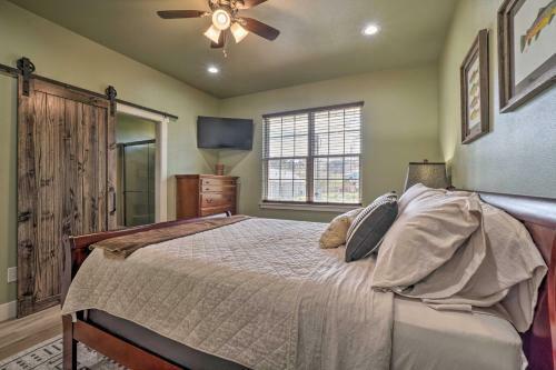 Modern Retreat With Deck Walk To White River!
