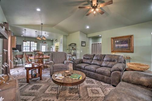 Modern Retreat With Deck Walk To White River!