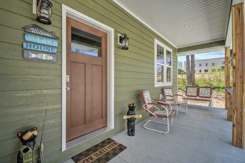 Modern Retreat With Deck Walk To White River!