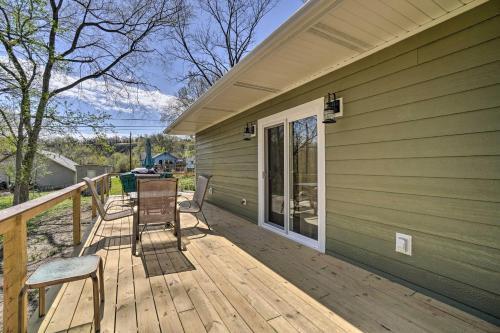 Modern Retreat With Deck Walk To White River!