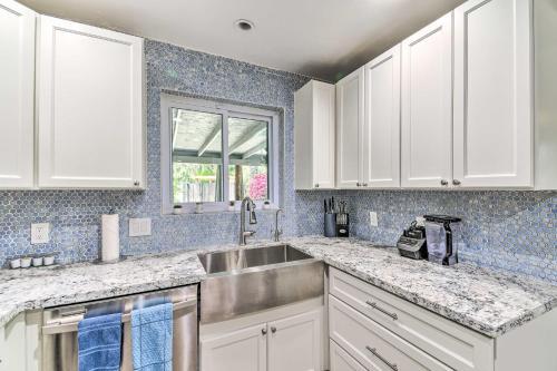 Sunny Phoenix Home With Large Yard And Gas Grill