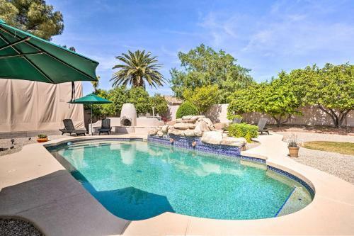Peaceful Glendale Home With Yard, Patio And Pool!