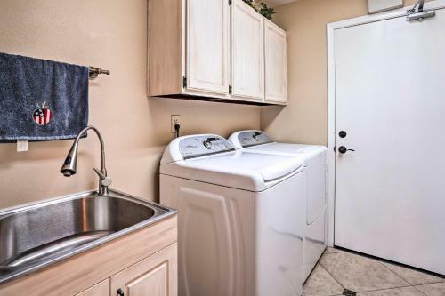 Peaceful Glendale Home With Yard, Patio And Pool!