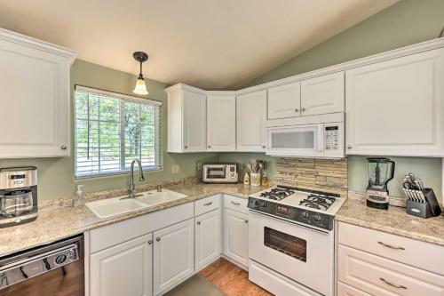 Serene Retreat With Deck, Grill, Trails Nearby!