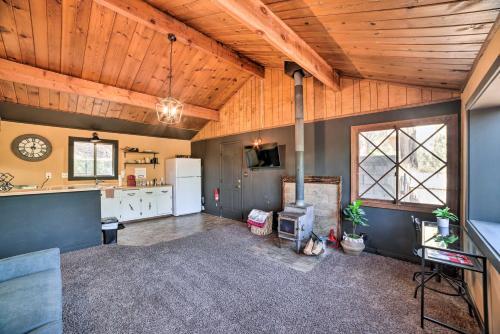 Welcoming Big Bear Home With Deck And Tree Views