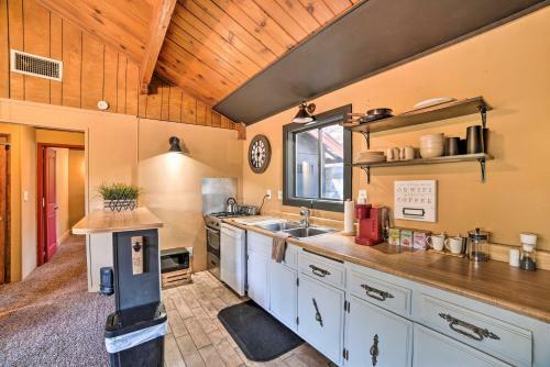 Welcoming Big Bear Home With Deck And Tree Views