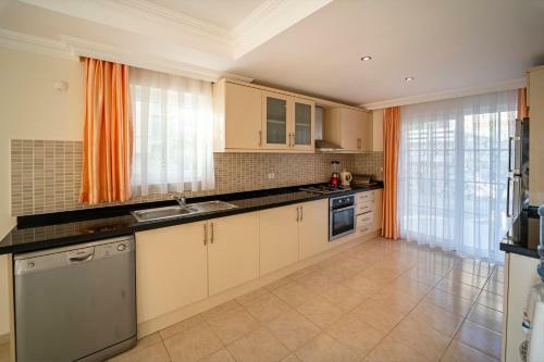 Emerald Villa In �l�deniz