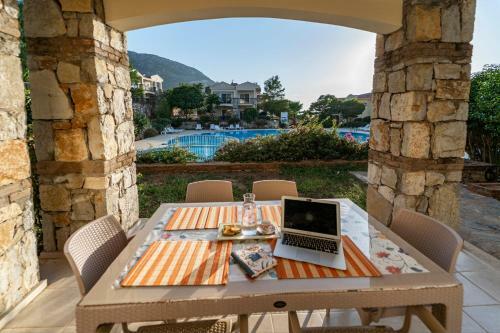 Emerald Villa In �l�deniz