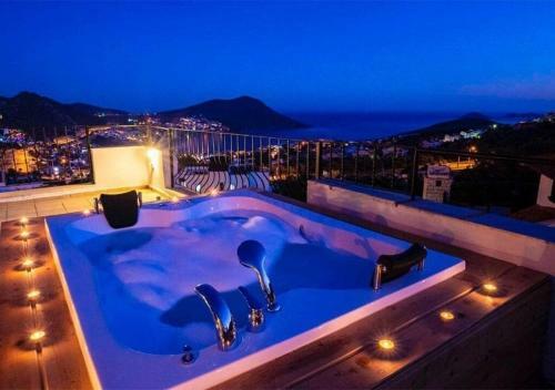 Villa Batum, Kalkan Center