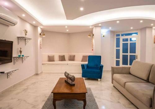 Villa Batum, Kalkan Center