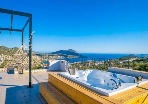 Villa Batum, Kalkan Center