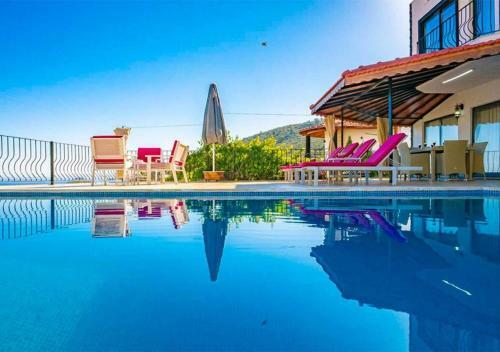 Villa Batum, Kalkan Center