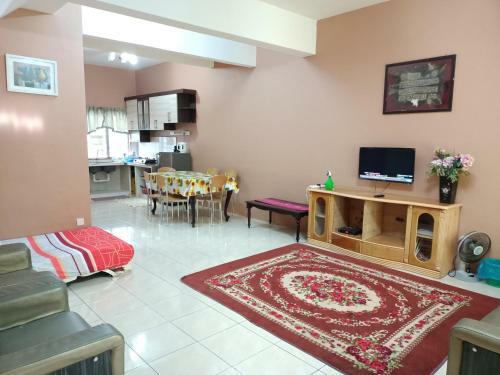 Azzalea Terrace House 4 @ Taman Royal Lily