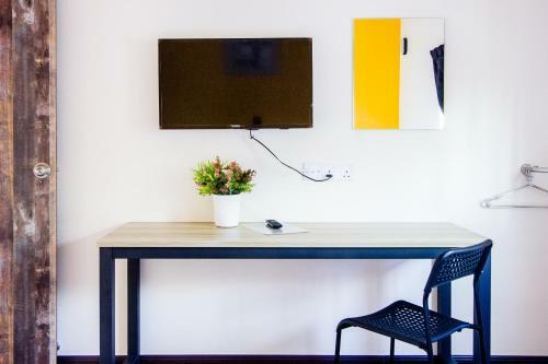 Explore 3br Gardenhouse Retreats (free Parking)