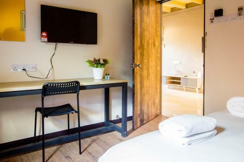 Explore 3br Gardenhouse Retreats (free Parking)