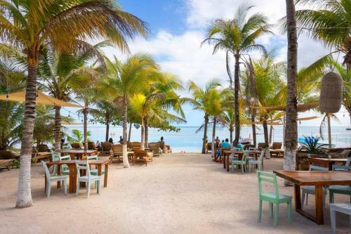 Apartamento Beautiful Equipped Condo Steps From The Beach