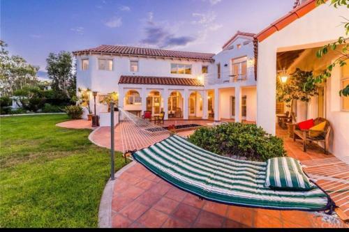 Best Views 4 Bed Villa Close To Beach And Spectrum