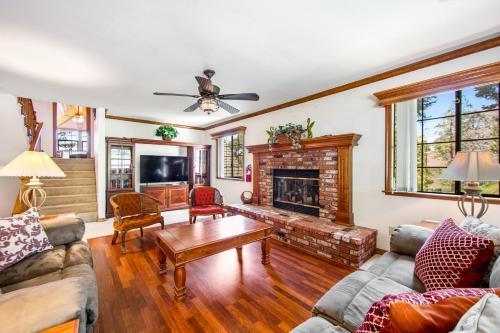 Honey Bear Hideaway