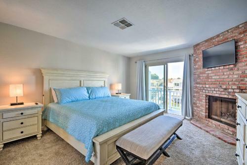 Waterfront Oxnard Escape With Kayaks And Dock!