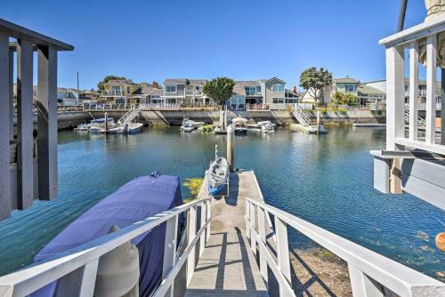 Waterfront Oxnard Escape With Kayaks And Dock!