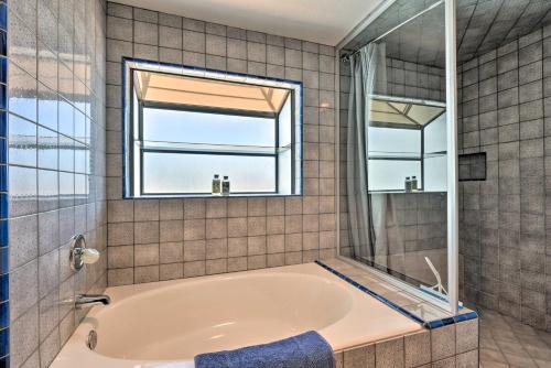 Waterfront Oxnard Escape With Kayaks And Dock!