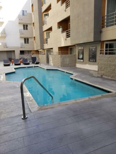 Hollywood Hills !!! One Bedroom Apartment !!!