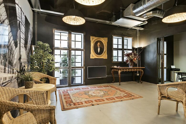 Fira Centric Apartments By Gaiarooms