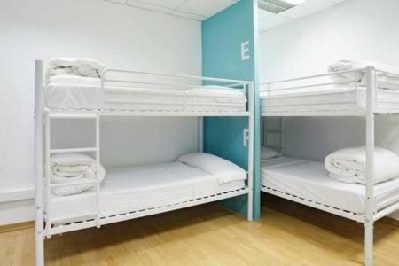 Holidaysbcn Hostel