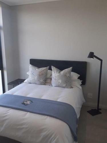 Bellalux Beachfront - Luxury 3 Bedroom Apartment
