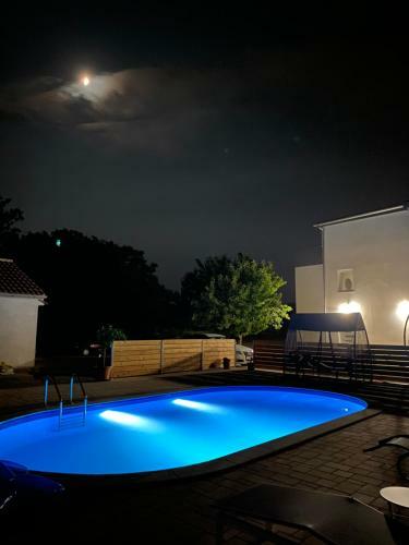 Villa Holiday Home ?marko? With Heated Pool!
