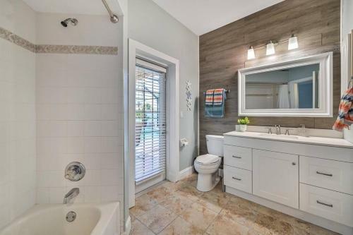 Villa Beautiful 4-bed, 2-bath, Plus Den, W/heated Pool