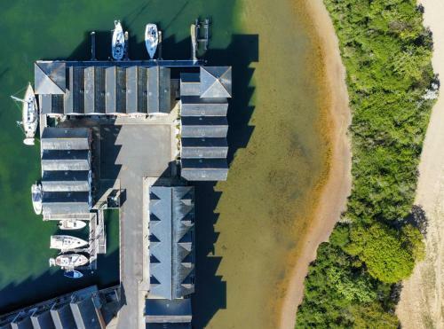 Olive House- 4 Bedroom Property On The Harbour!