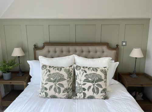Olive House- 4 Bedroom Property On The Harbour!