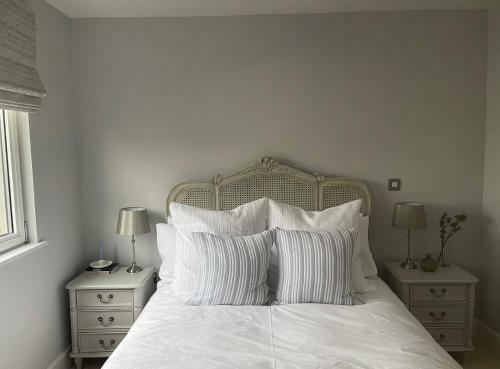 Olive House- 4 Bedroom Property On The Harbour!