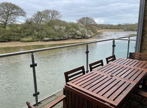 Olive House- 4 Bedroom Property On The Harbour!