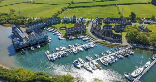 Olive House- 4 Bedroom Property On The Harbour!